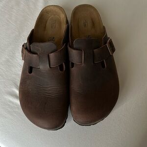 Men’s Birkenstock Boston Clog, oiled leather, color is Habana. Size 42.
